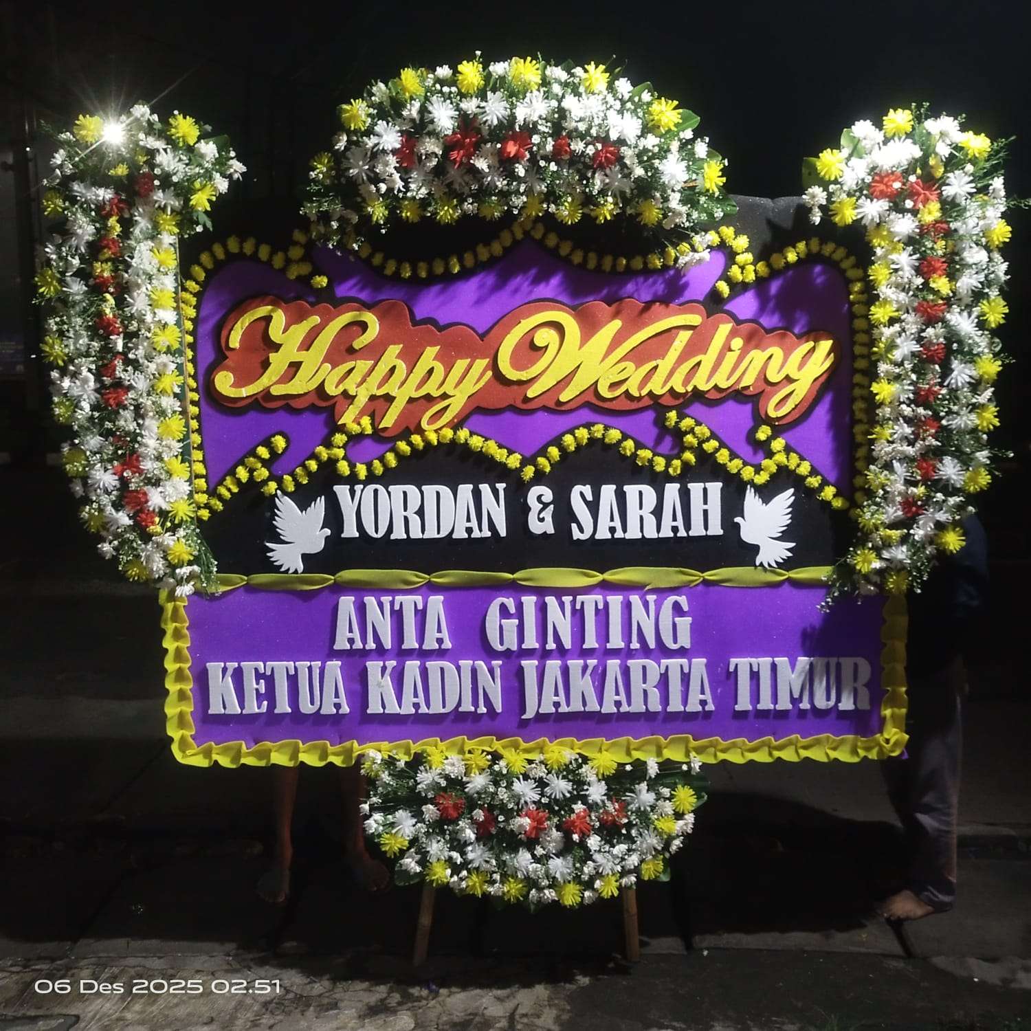 Papan karangan bunga wedding